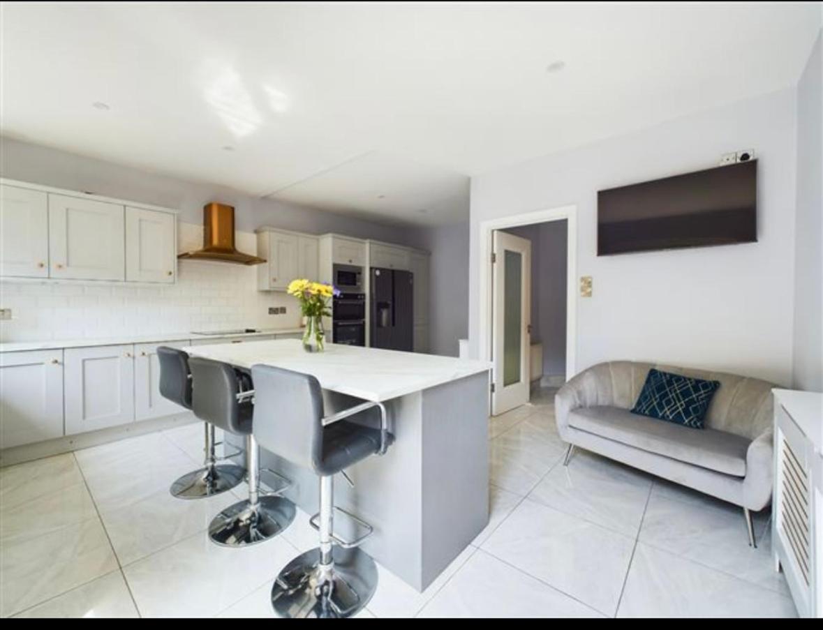 Deluxe Dwelling - 15 Mins From Cork City/Airport Apartment Luaran gambar
